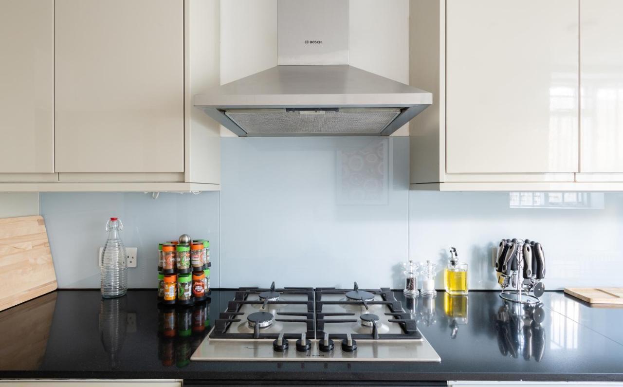 The Chelsea Arms - Bright 3Bdr With Garden & Private Parking Apartment London Bagian luar foto