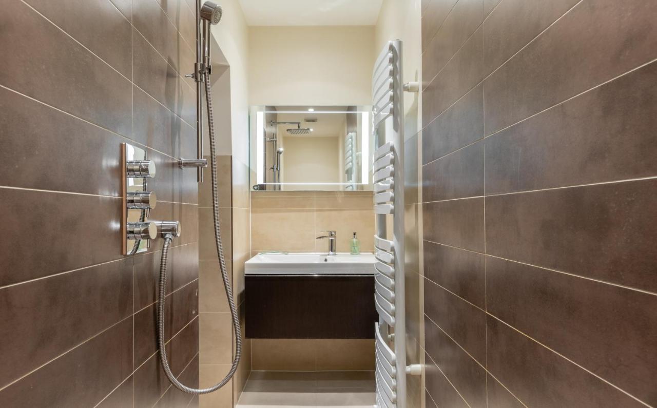 The Chelsea Arms - Bright 3Bdr With Garden & Private Parking Apartment London Bagian luar foto