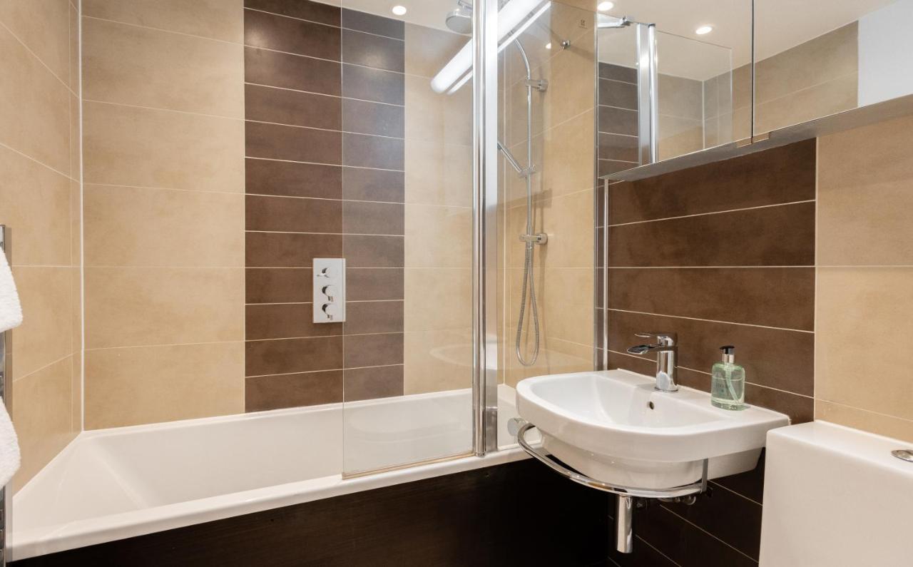 The Chelsea Arms - Bright 3Bdr With Garden & Private Parking Apartment London Bagian luar foto